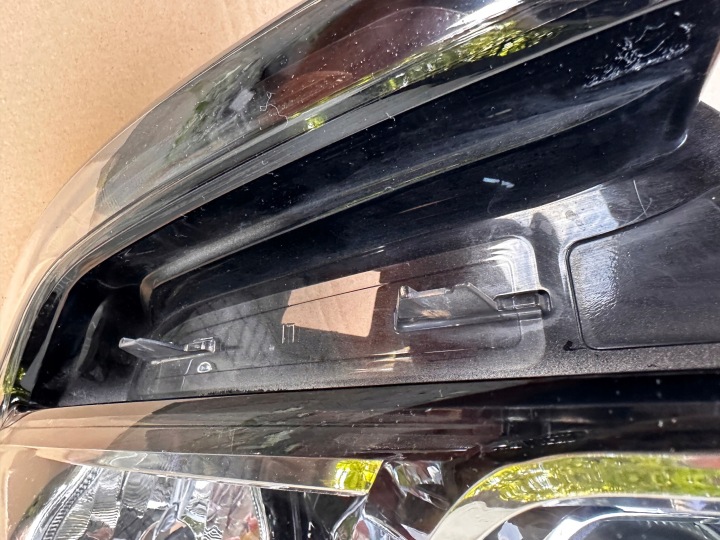 RENAULT MEGANE 4 IV PHARE GAUCHE AVANT LENTILLE PLEIN LED 260602792R EN BON ÉTAT