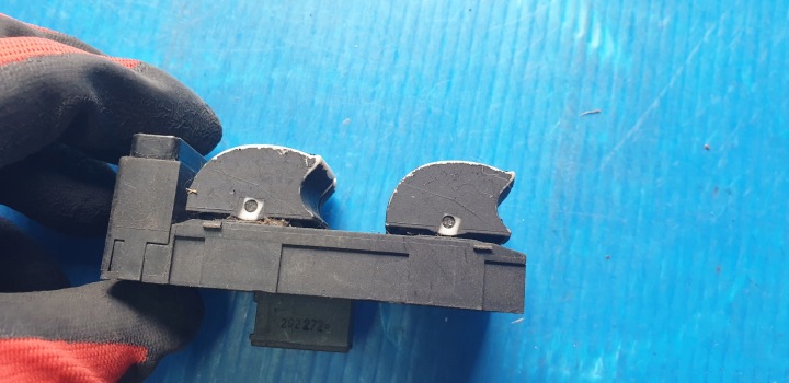 AUDI A4 B6 PANNEAU COMMUTATEUR VITRE GAUCHE AVANT 8Z0959851B