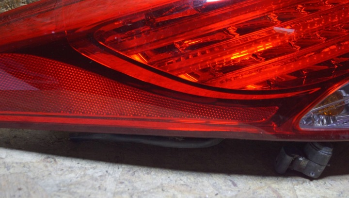 HYUNDAI I40 UNIVERSEL PHARE GAUCHE ARRIÈRE (S2513)