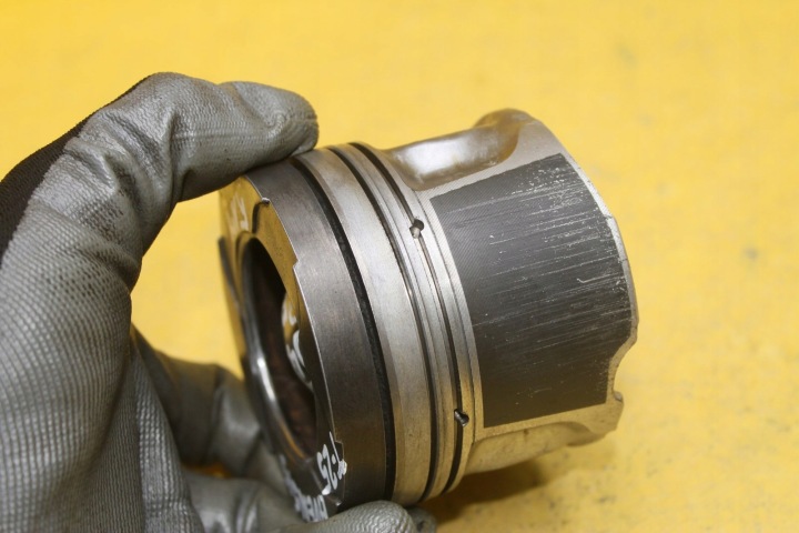 PISTON PISTONS 86L78 AVENSIS T25 2.2 D4D 2AD