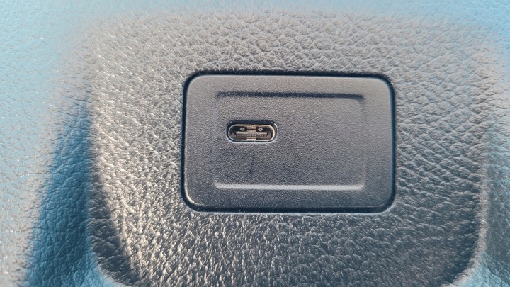 MERCEDES 177 A180 CHÂSSIS PROTECTION TUNNELS CENTRAL PRISE USB A1776802006