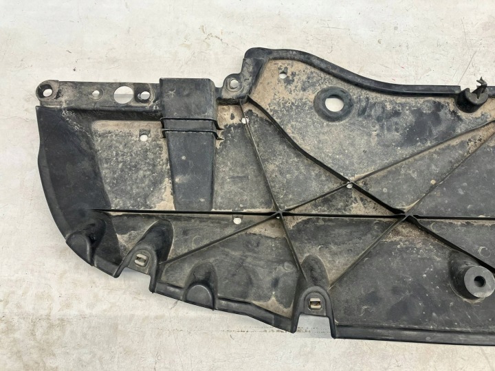 RAV4 V PROTECTION SOUS PARE-CHOCS AVANT AVANT 51441-42200 ENDOMMAGÉE