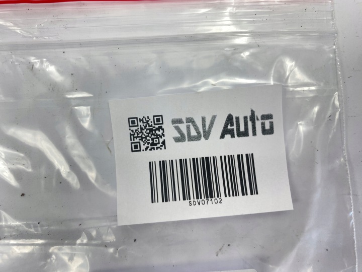 LARGE MOULURE LATÉRALE GARDE-BOUE DROITE AVANT MERCEDES W124 1246901440