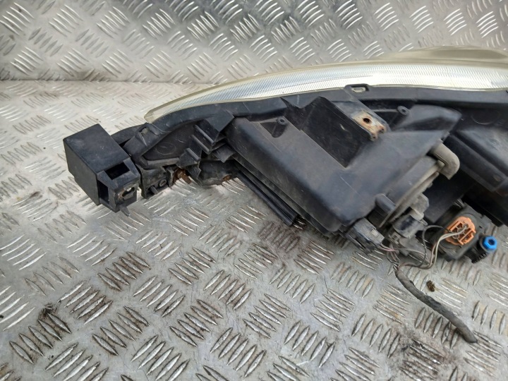 MAZDA 5 V PHARE DROITE AVANT DROIT AVANT EUROPE STANLEY P4998