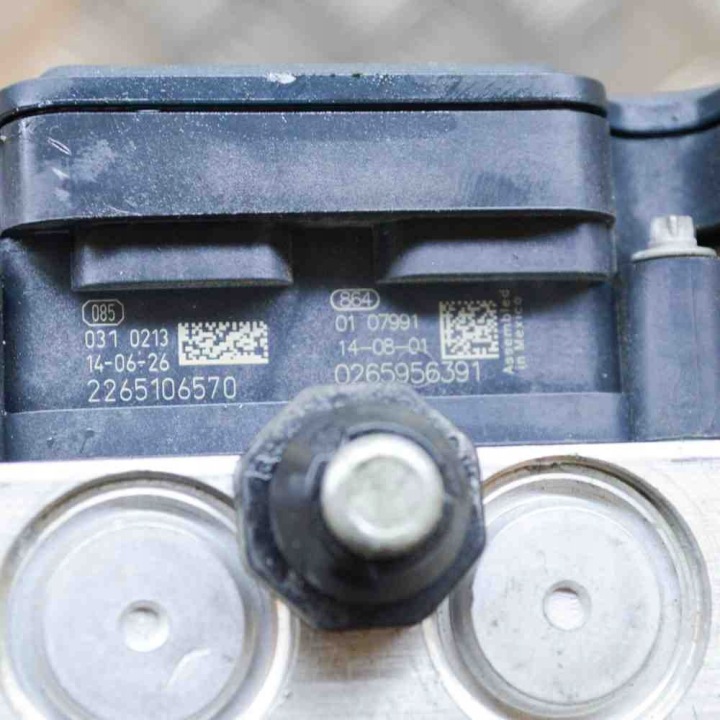 POMPE ABS TESLA MODÈLE AVEC 2265106570 11603316 310KW 2014
