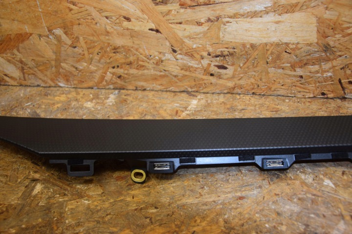 DÉCOR MOULURE DÉCORATIVE TABLEAU DE BORD AUDI Q3 II 83A S-LINE 83B853242 BONNES CONDITIONS 19-