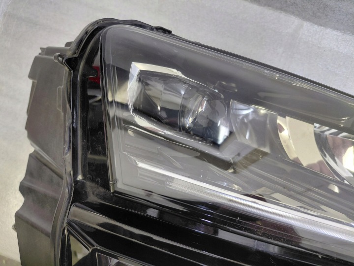 PHARE DROITE DROIT AVANT SKODA KAROQ COMPLET LED EUROPE ORIGINAL EN BON ÉTAT