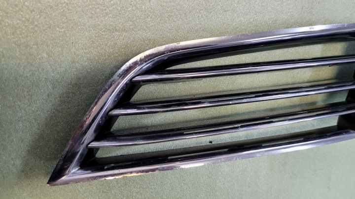 AUDI A8 D4 GRILLE PARE-CHOCS GAUCHE AVANT 4H0807679D