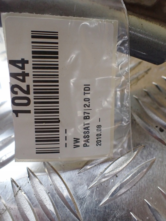 CHARNIÈRE COUVERCLES DE COFFRE GAUCHE VW PASSAT B7 2.0 TDI BERLINE DSG 3C5827301B 10244