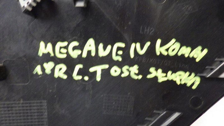 MOULURE REVÊTEMENT MONTANTS GAUCHE ARRIÈRE RENAULT MEGANE IV UNIVERSEL 960336496R