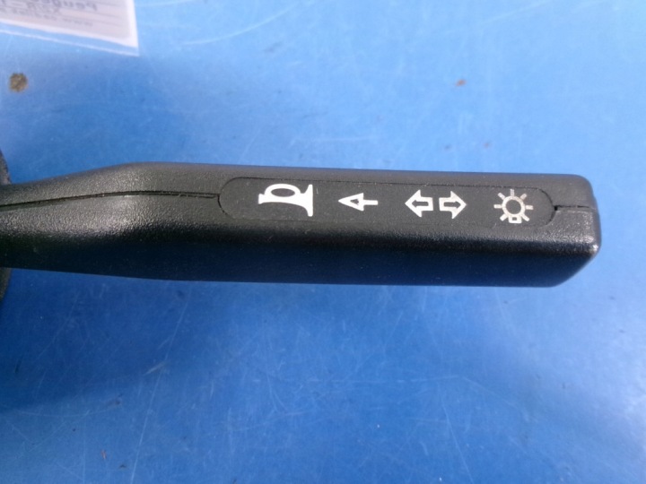 PEUGEOT 309 COMMUTATEUR COMPOSITE MANETTE FEUX 9753038580