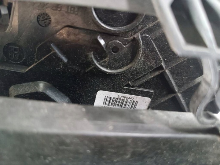 VOLVO V50 06R 2,5 TURBO SERRURE DE PORTE DROIT AVANT