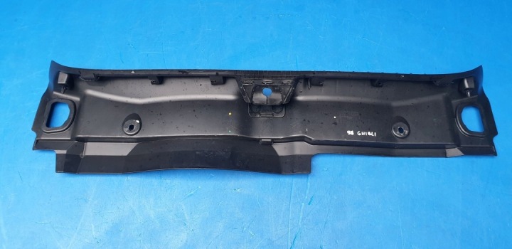 MOULURE ZALADUNKOWA SEUIL CALANDRE COUVERCLES DE COFFRE MASERATI GHIBLI M157