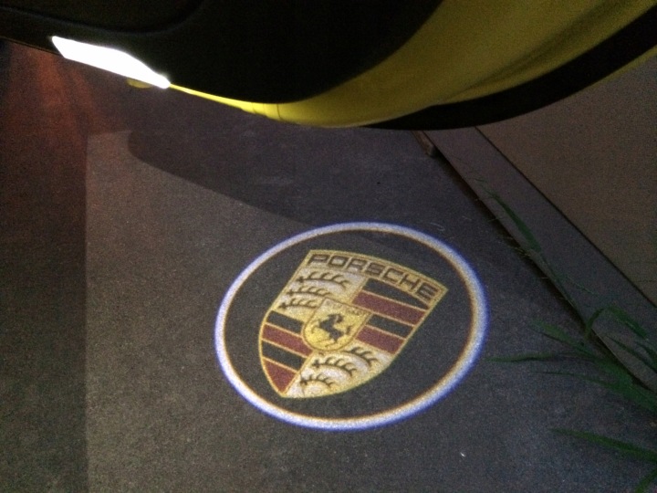 LEDPROJEKTOR A002 PORSCHE PROJEKTORY