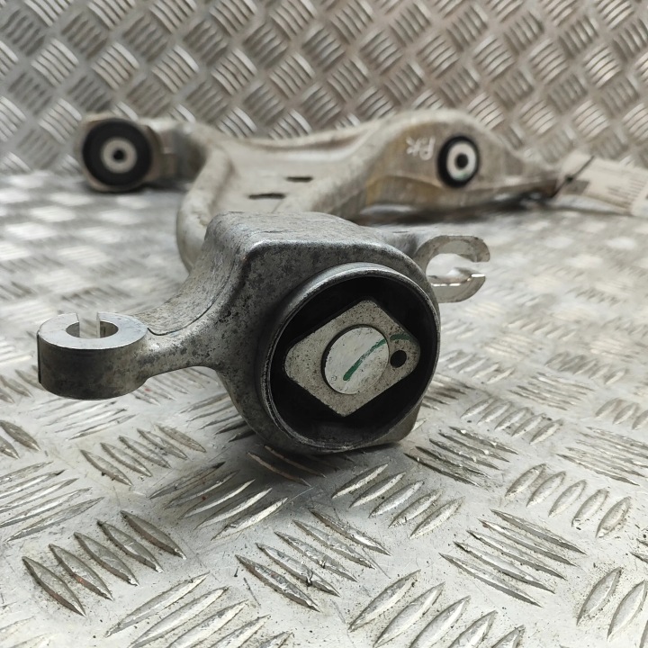 BRAS DE SUSPENSION INFÉRIEUR AVANT GAUCHE MERCEDES-BENZ M (W166) A1663300107 30918932 5.5L