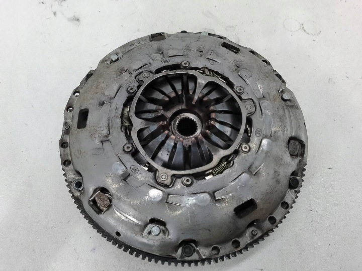 VOLANT BIMASSE COMPLET VW PASSAT B7 415058310 324035510 124035410 2.0