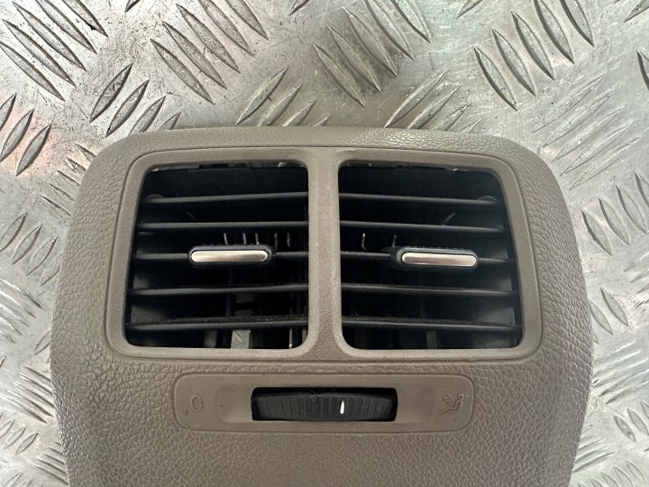 VW GOLF VI GRILLE CONDUIT D'AIR POIGNÉE SUR GODETS BOISSONS MARRON 1K0862532G