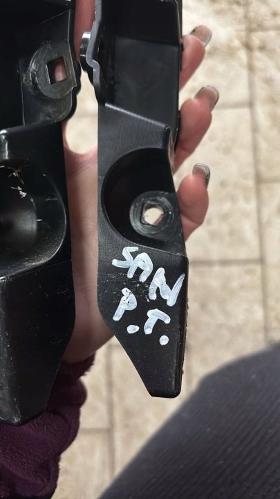 GLISSIÈRE PARE-CHOCS DACIA SANDERO III 850449219R 850455835R