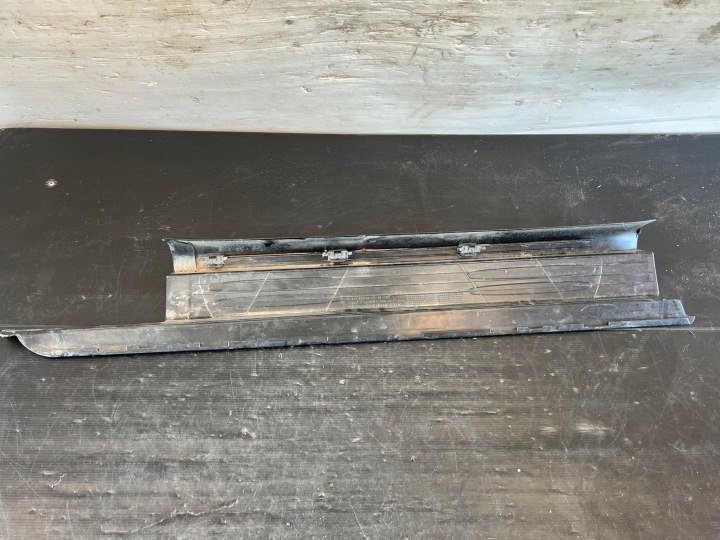 MERCEDES SLK R171 MOULURE SEUIL INTÉRIEURE DROITE A1716800235
