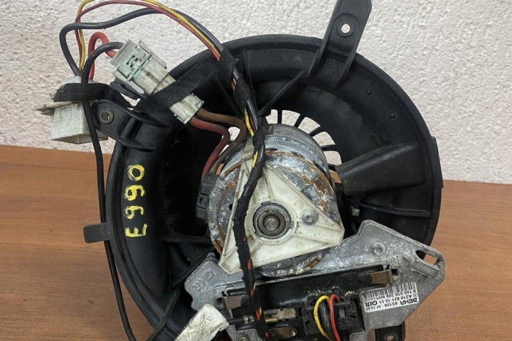 VENTILATEUR RADIATEURS AUDI 100 (5000) A2108211551 GASOLINE 2000