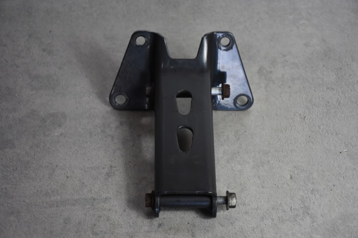 POIGNÉE FIXATION COUSSINS MOTEUR IVECO DAILY 14- VI 3.0 HPI 2.3