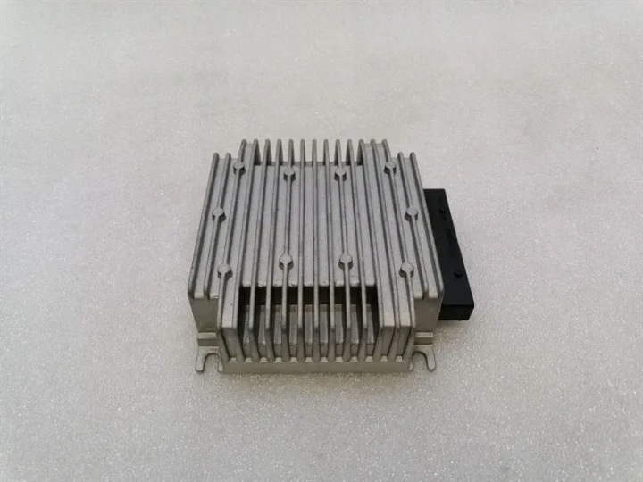 TESLA MODÈLE AVEC 90D AUDIO AMPLIFIER 1000350-00109 AMP
