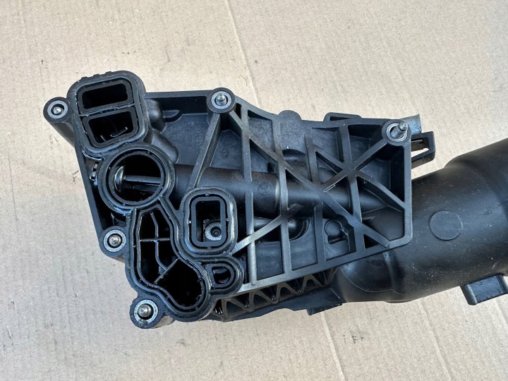 BMW 2 F45 1.5D B37C15A CHÂSSIS SUPPORT FILTRE HUILES 8585237