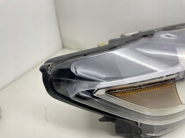 PROJECTEUR FORD MUSTANG VI FR3B13005B