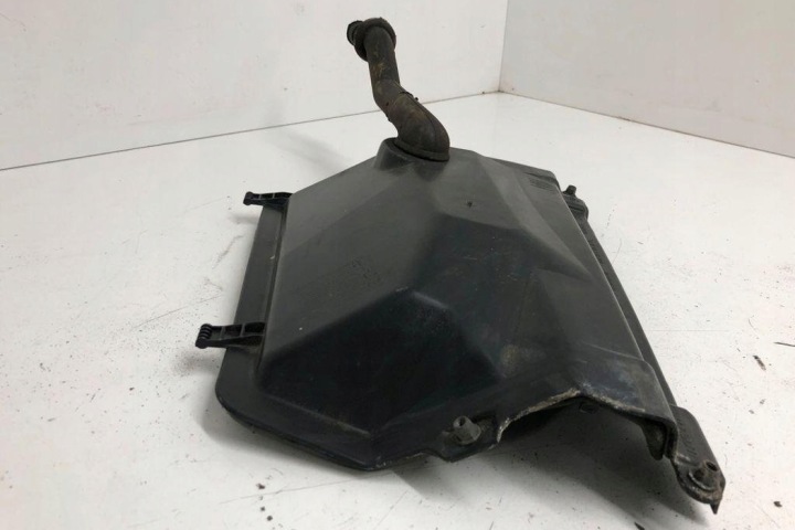 PLASTYK ESSUIE-GLACES AVANT OPEL VIVARO C 668620201R 1.6L DIESEL 2016