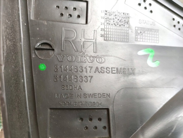 VOLVO XC40 MOULURE PORTES DROIT AVANT 31448317