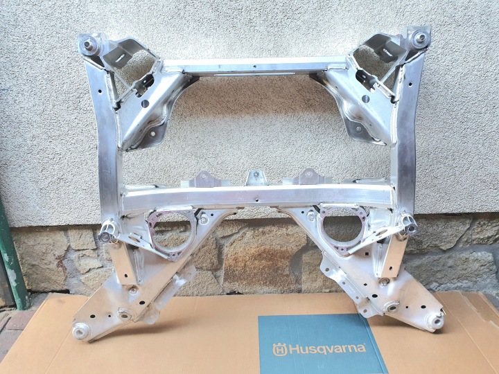 BMW G29 Z4 TOYOTA SUPRA MK5 CHÂSSIS COMME NOUVEAU CHÂSSIS