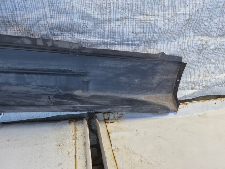 VW PASSAT B4 SEUIL BRODERIE DROIT 357809676