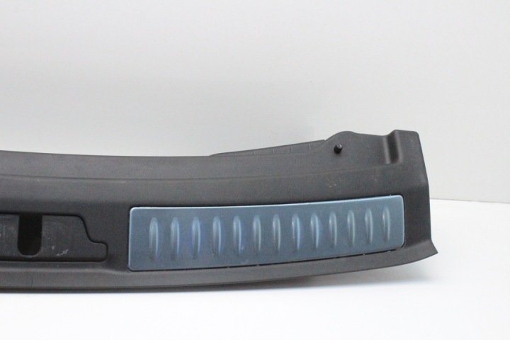MOULURE DÉCORATIVE COUVERCLES DE COFFRE LAND ROVER RANGE ROVER VELAR (L560) J8A2406A64A