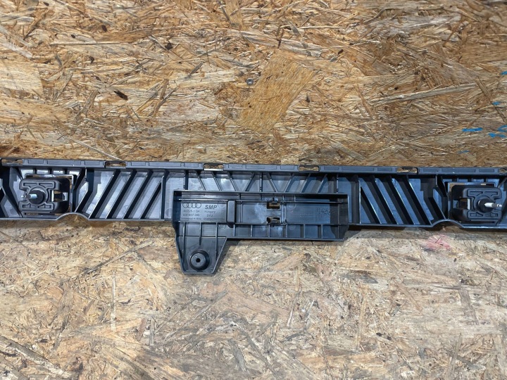 AUDI Q3 II 83F F3 SPORTBACK 18-25 GLISSIÈRE POIGNÉE FIXATION PARE-CHOCS ARRIÈRE ARRIÈRE