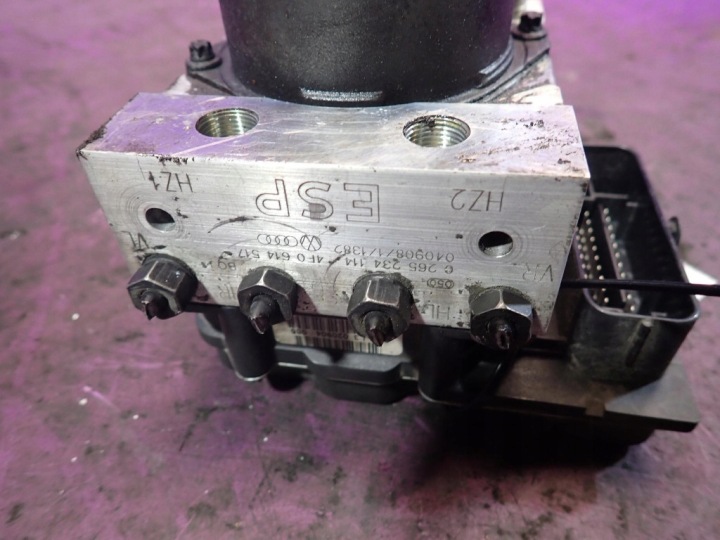 AUDI A6 C6 04-08 2.4 B POMPE ABS DE FREIN 4F0614517 BOSCH
