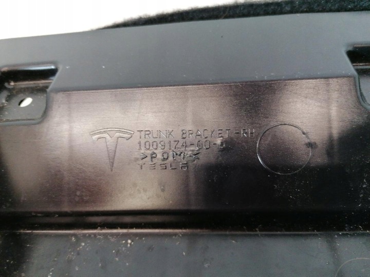 TESLA AVEC REVÊTEMENT PLANCHERS COUVERCLES DE COFFRE DROITE 1012353–00-G