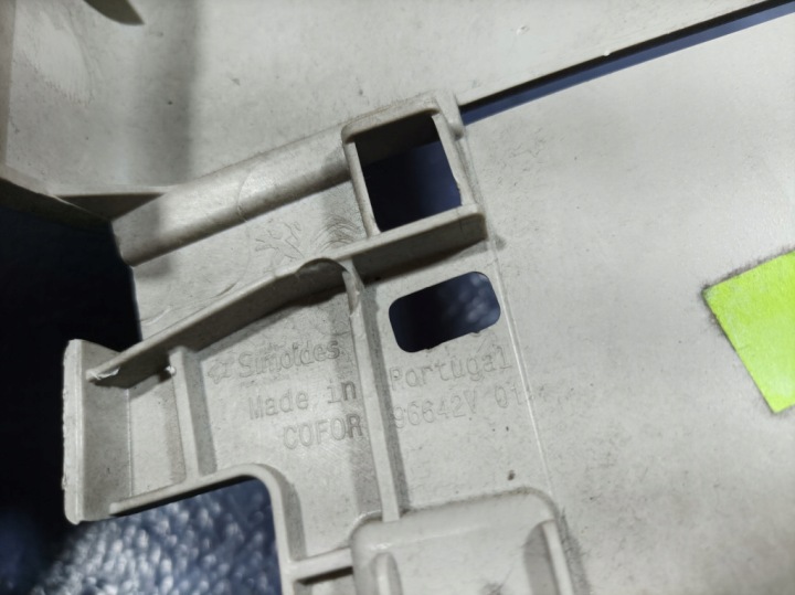 TOYOTA PROACE CITY 19- ENSEMBLE PROTECTIONS LATÉRALES CÔTÉ GAUCHE 9816395977