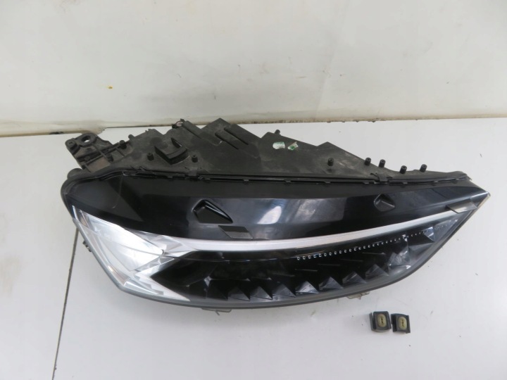 PHARE DROITE AVANT CITROEN DS 7 9831755680
