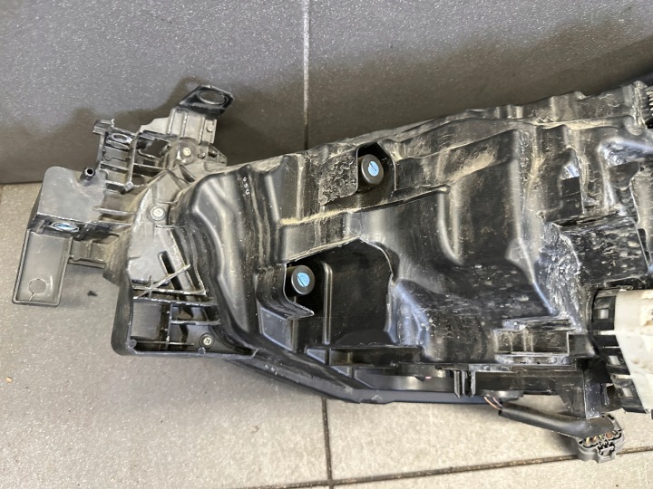 PHARE DROIT AVANT MAZDA 6 GJ USZKSODZONE VERRE GSJ151031A