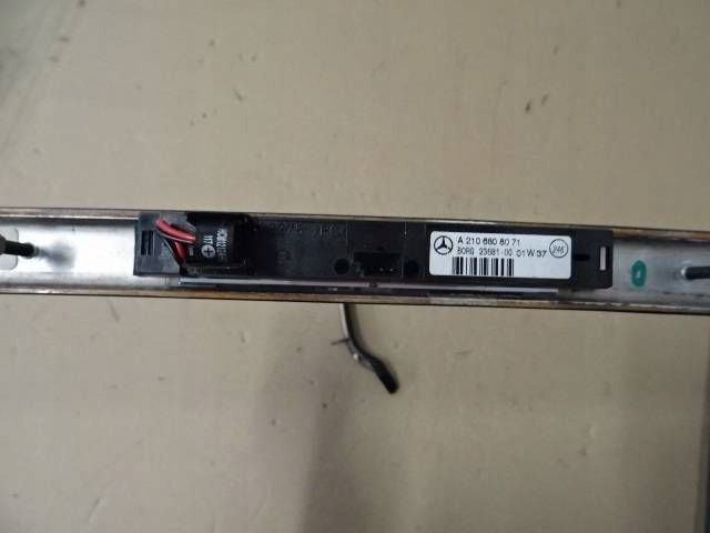BOUCHON MOULURE DÉCOR TABLEAU DE BORD MERCEDES-BENZ E W210 A2106808071 NR537