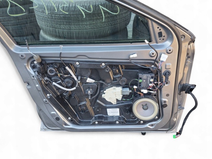 INFINITI QX30 A1669000318 AVANT CÔTÉ GAUCHE PORTES AVANT
