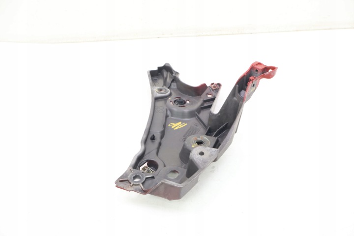 VOLVO V60 II FIXATION GARDE-BOUE DROIT AVANT 725 31468231