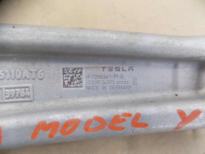 TESLA MODÈLE Y BRAS DE SUSPENSION AVANT AVANT 1288341-99-B BAS INFÉRIEUR LEWY=PRAWY ORIGINAL