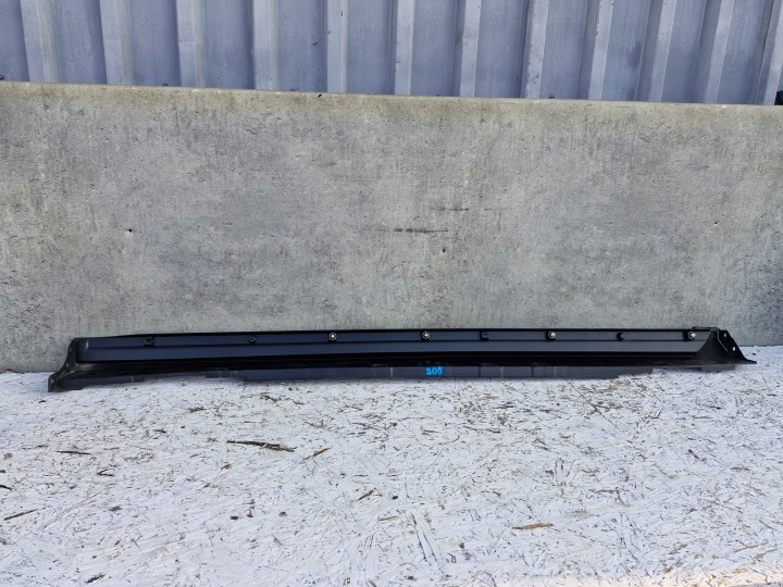 TOYOTA YARIS CROSS MOULURE SEUIL GAUCHE 75852-52120