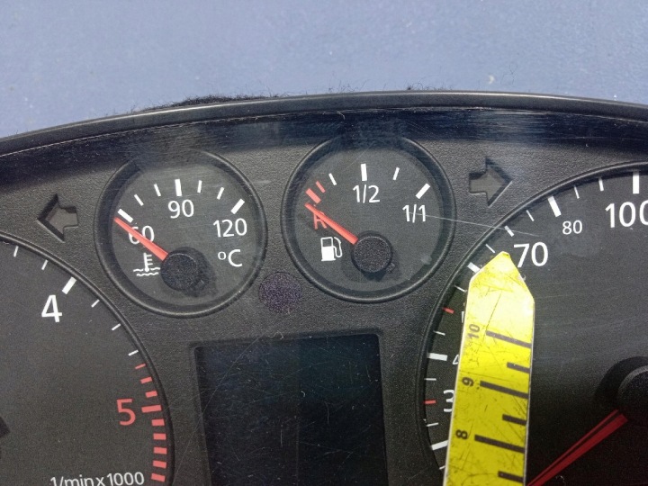 AUDI A3 8L 1.9 TDI TABLEAU DE BORD COMPTEUR EUROPE 8L0919880D
