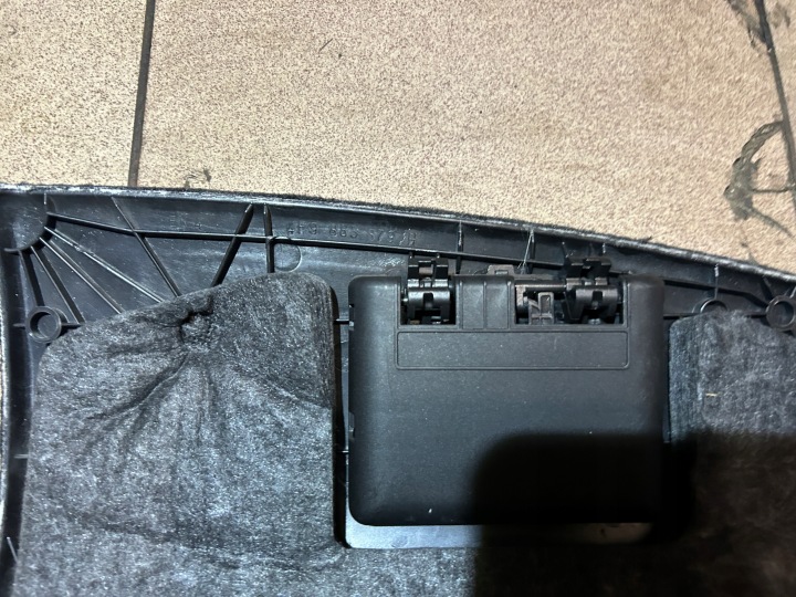 COLLECTEUR COUVERCLES DE COFFRE GAUCHE ARRIÈRE NOIRE AUDI A6 C6 UNIVERSEL