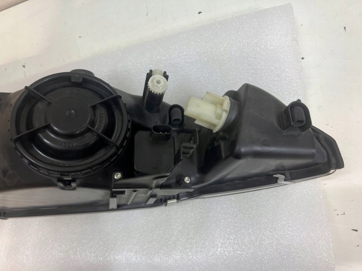 MITSUBISHI CARISMA PHARE DROITE AVANT DROIT AVANT NEUF OEM