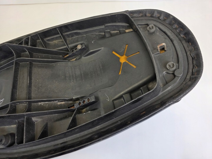 SYM GTS 250 SIÈGE BANQUETTE ARRIÈRE SIÈGE