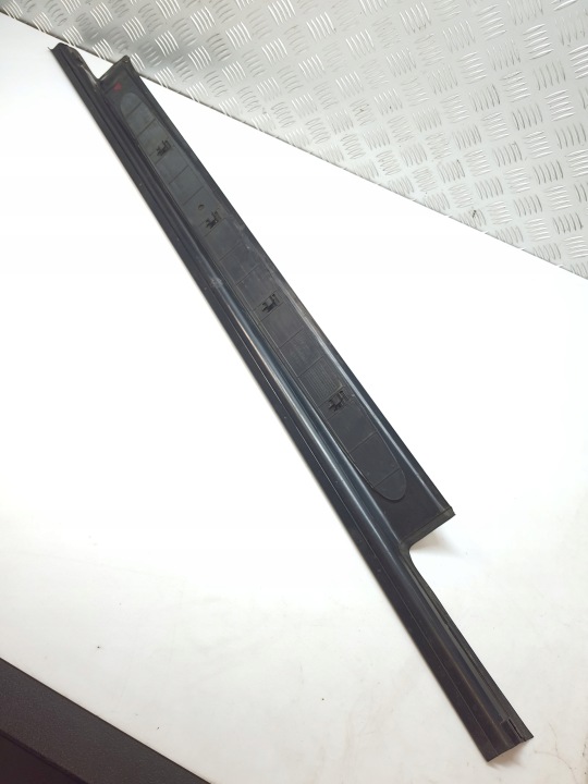 MOULURE REVÊTEMENT SUR SEUIL GAUCHE GAUCHE MERCEDES CLK W209 LIFT 2096800135