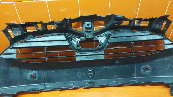 TOYOTA YARIS IV 4 HYBRID P21 19- PARE-CHOCS AVANT